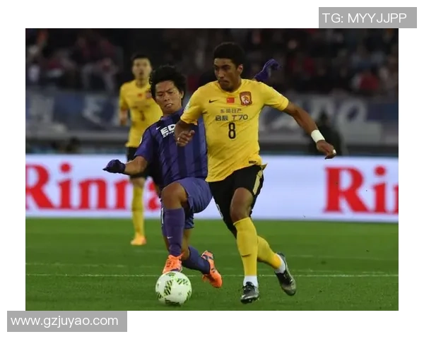 广州恒大与广岛三箭上半场激战回顾与精彩瞬间分析