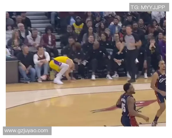 NBA杯赛球场特别地板太滑？东契奇：很风险